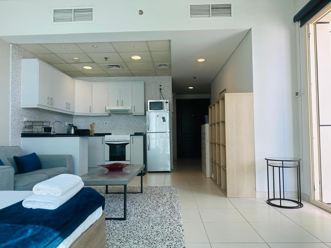 Apartment Sunrise Homes - Studio Near Jbr Beach With Huge Balcony - Harbour Views Dubai